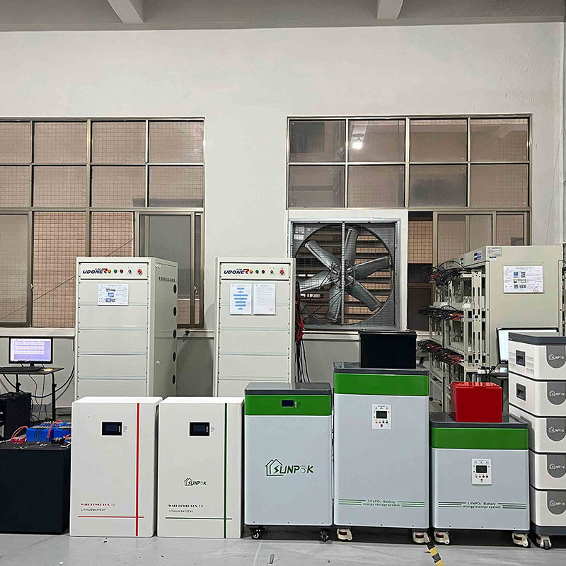 Completo acido al piombo fuori dall'invertitore ibrido del sistema solare 5KW 6KW 8KW 10KW di griglia per la casa