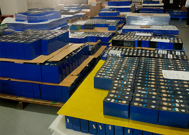Sistemi di montaggio dei pannelli fotovoltaici agli ioni di litio 48V 3kwh 5kwh 15kwh Struttura di montaggio dei moduli solari